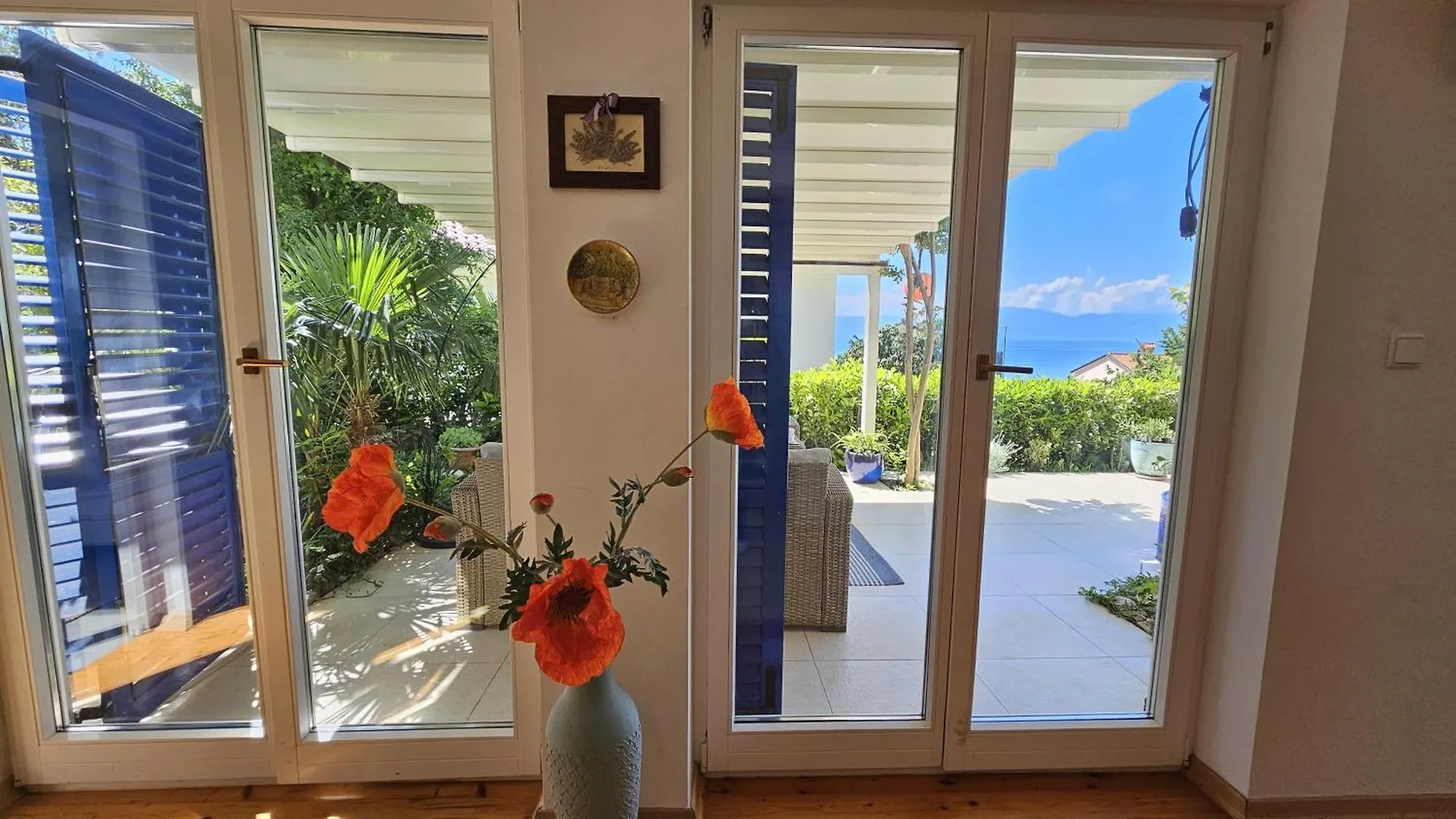 Apartment Barbara With Sea View Njivice Croatia